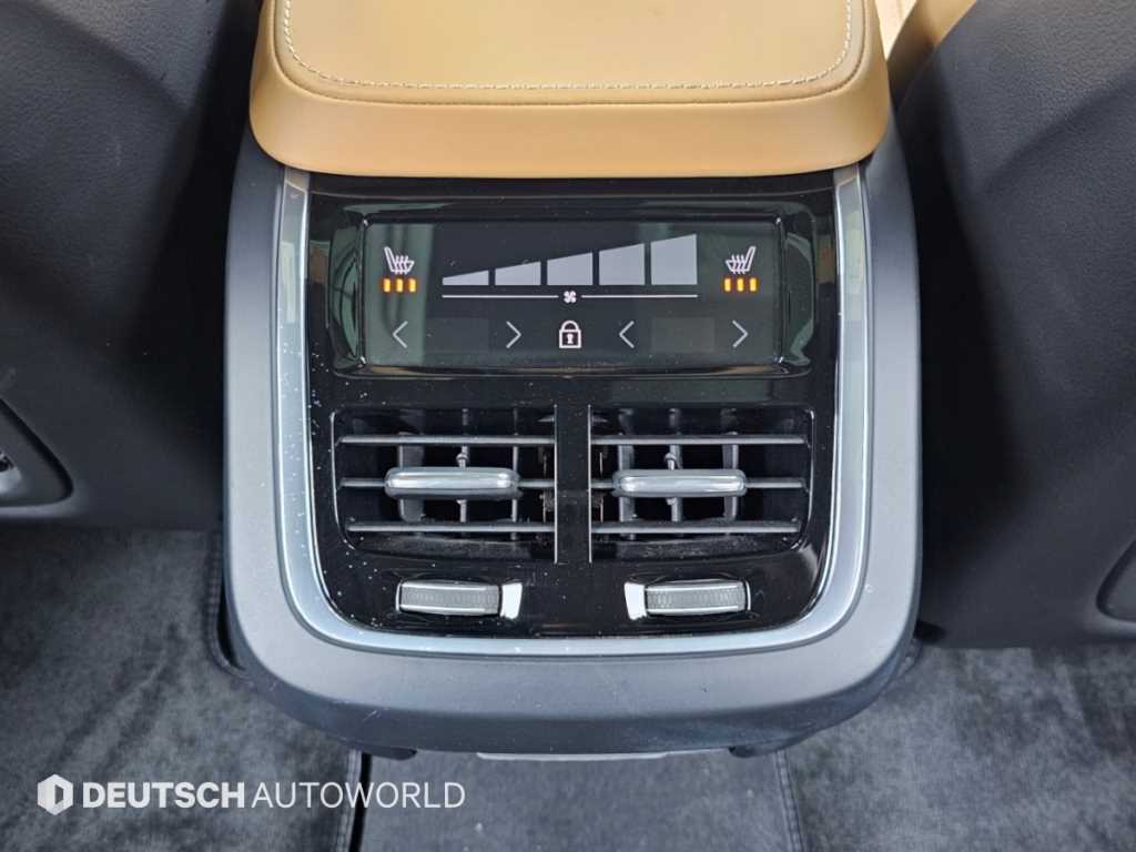 Volvo XC90 — photo 16