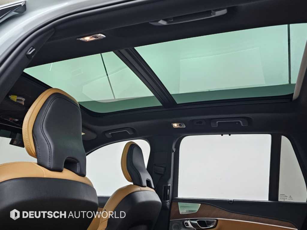 Volvo XC90 — photo 18