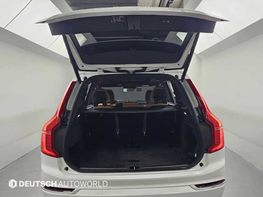 Volvo XC90 — photo 19