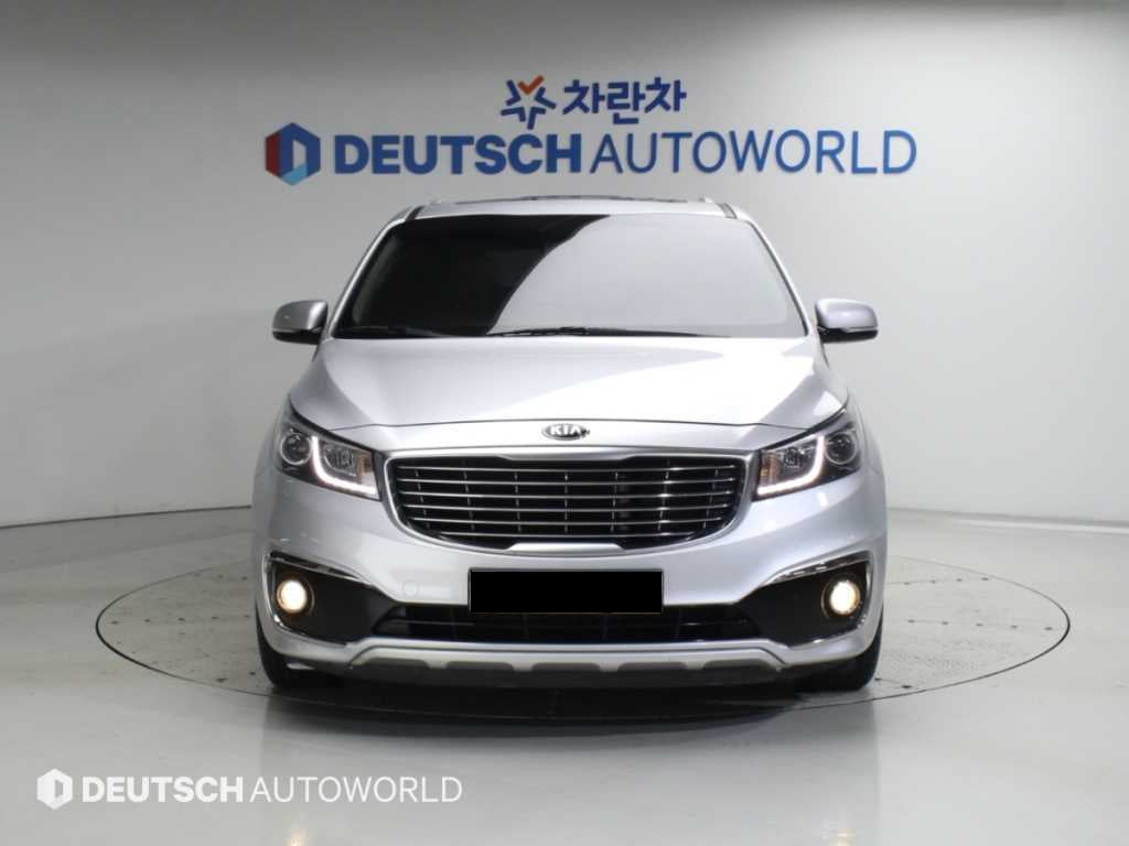 Kia Carnival — photo 03