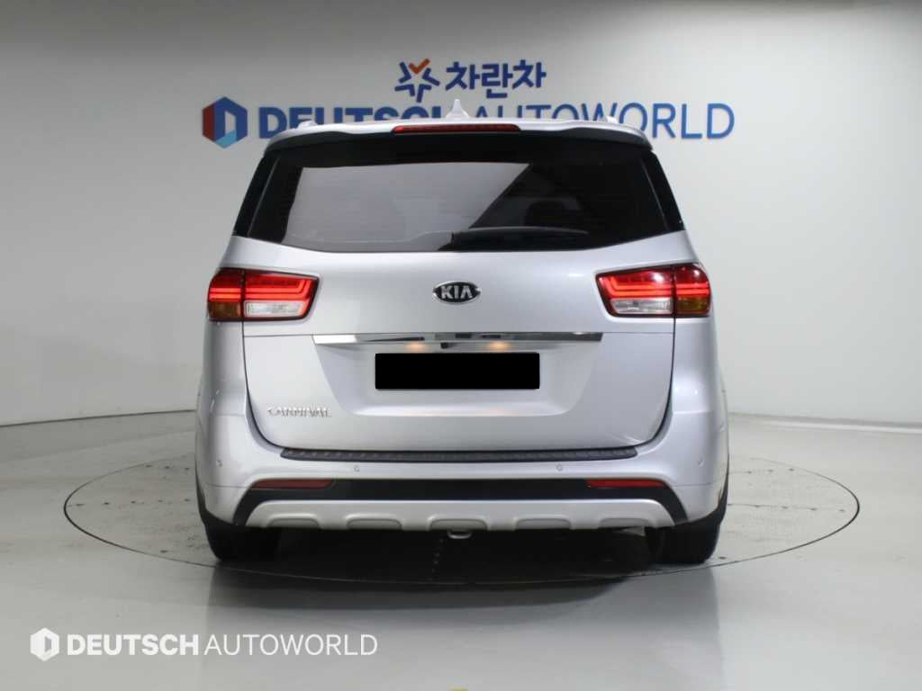 Kia Carnival — photo 04