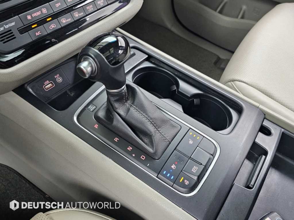 Kia Carnival — photo 09