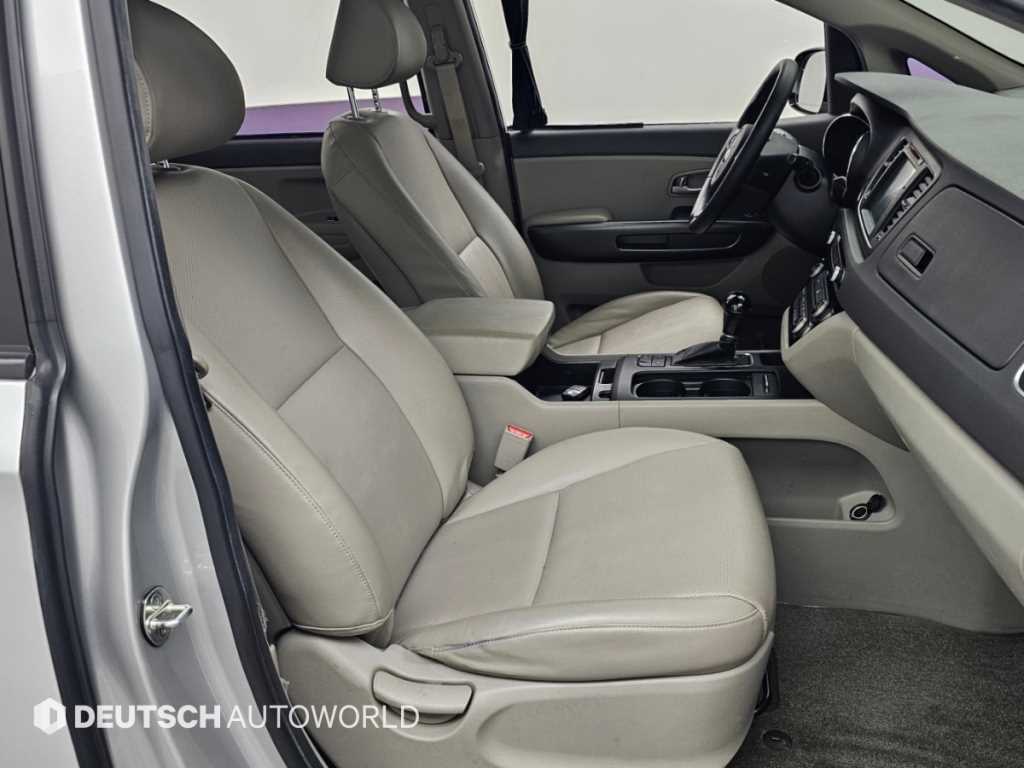 Kia Carnival — photo 10