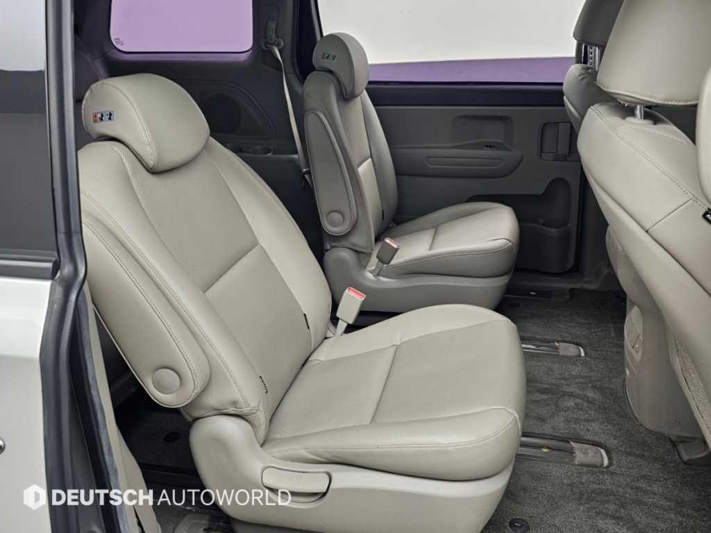 Kia Carnival — photo 12