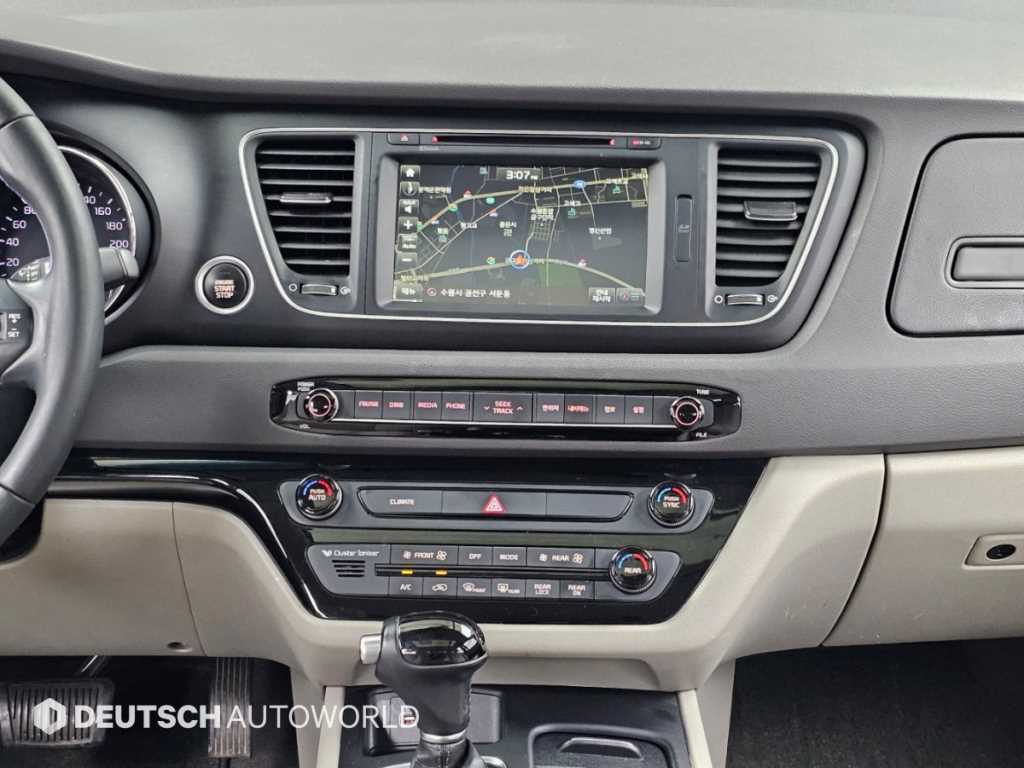 Kia Carnival — photo 14