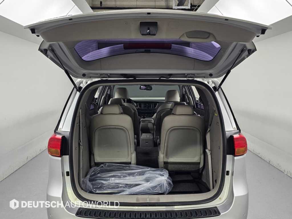Kia Carnival — photo 19