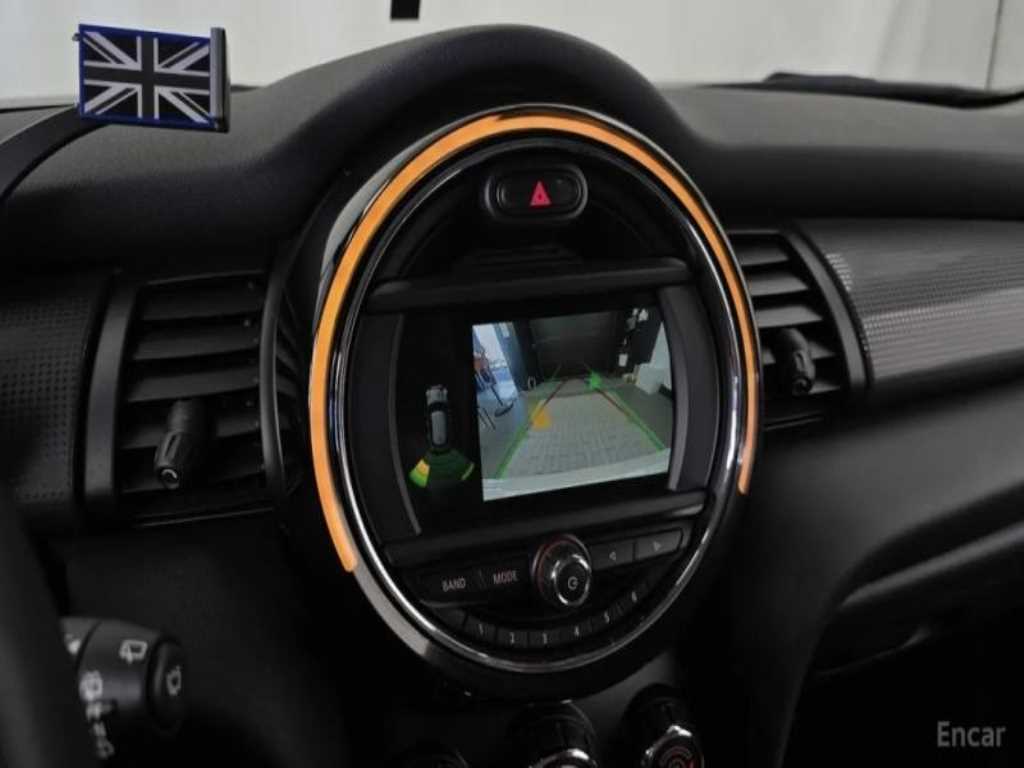 Mini Cooper — photo 10