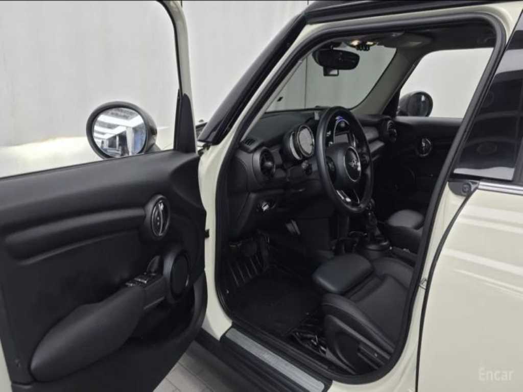 Mini Cooper — photo 11