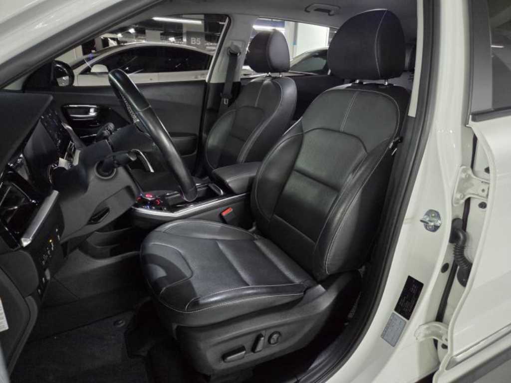 Kia Niro — photo 09