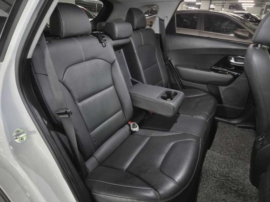 Kia Niro — photo 12