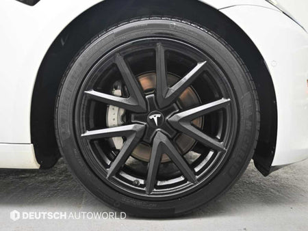 Tesla Model 3 — photo 05