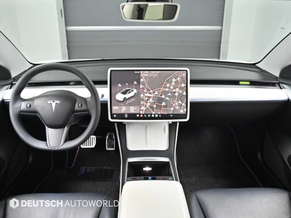 Tesla Model 3 — photo 07