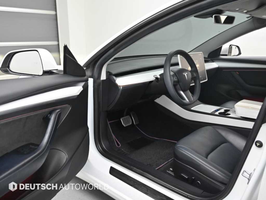 Tesla Model 3 — photo 11