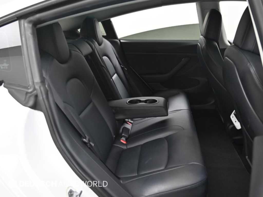 Tesla Model 3 — photo 12