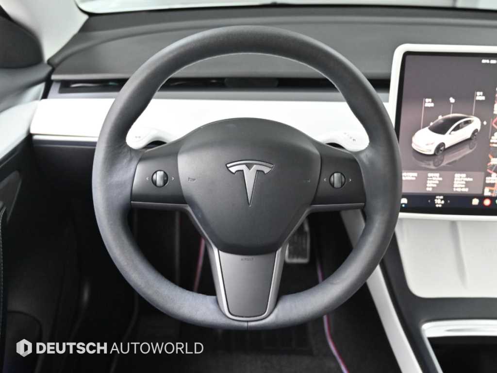 Tesla Model 3 — photo 13
