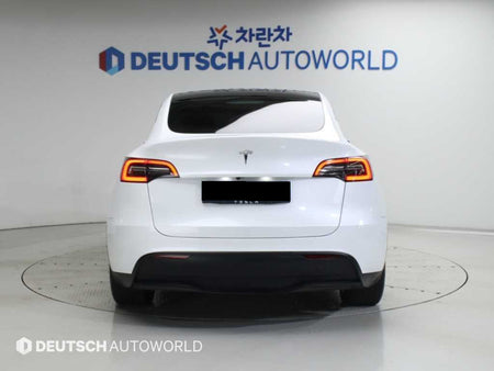 Tesla Model Y — photo 04