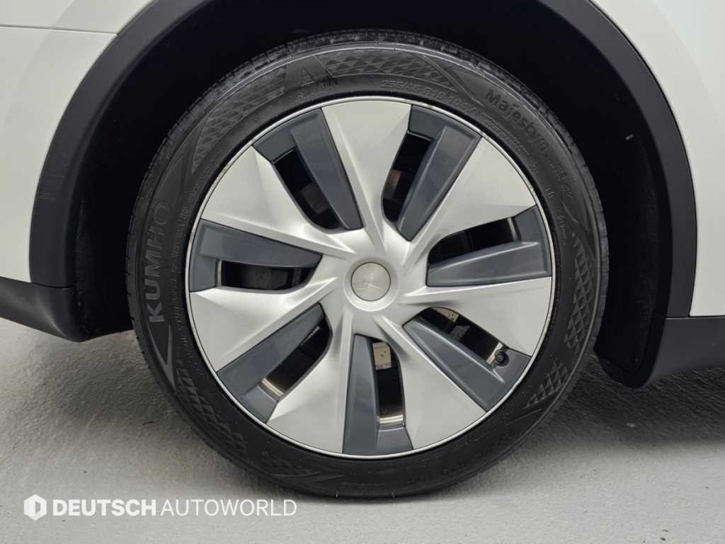 Tesla Model Y — photo 05