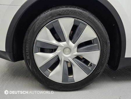 Tesla Model Y — photo 05