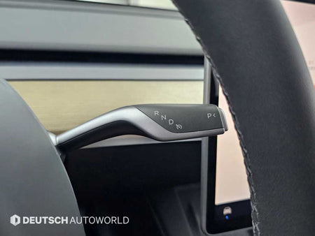 Tesla Model Y — photo 09
