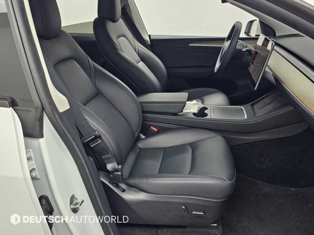 Tesla Model Y — photo 10