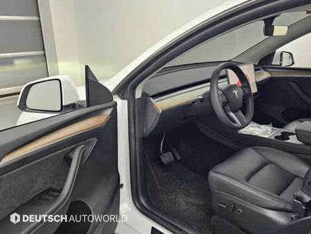 Tesla Model Y — photo 11