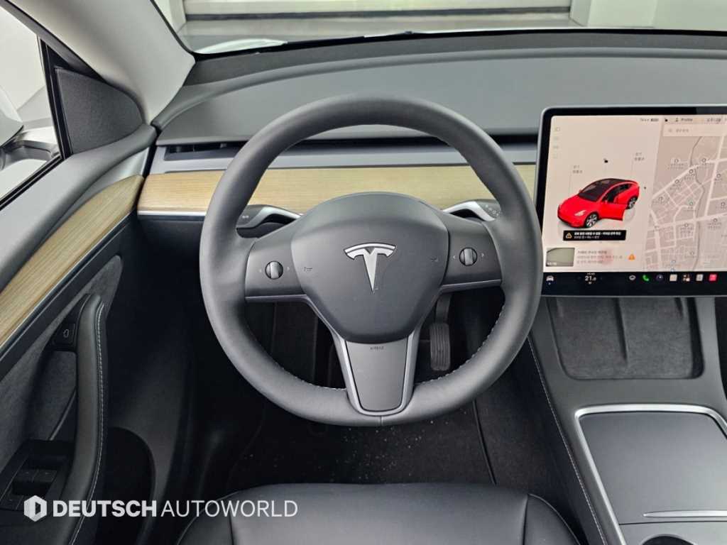 Tesla Model Y — photo 13