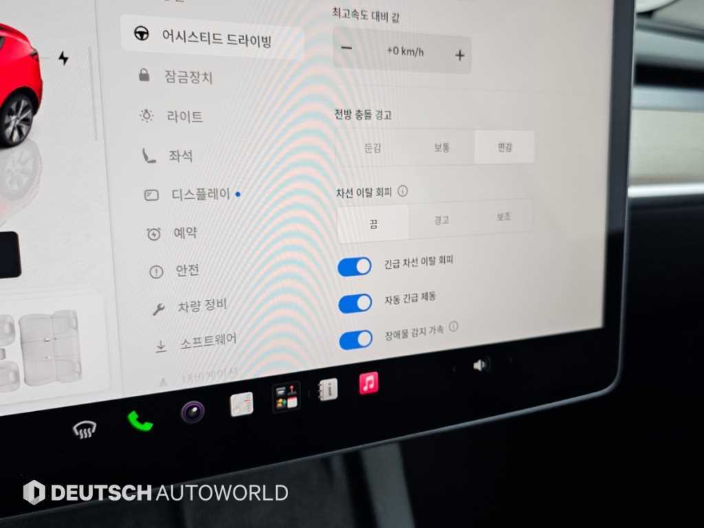 Tesla Model Y — photo 17