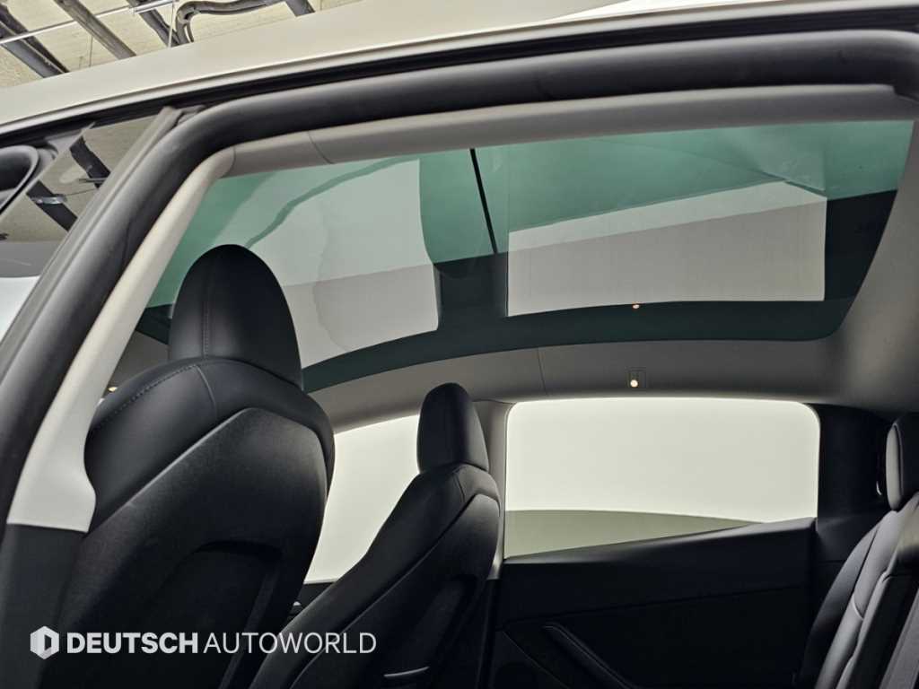 Tesla Model Y — photo 18