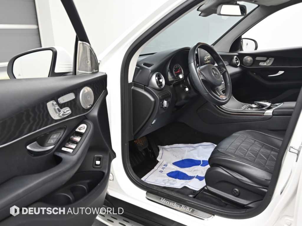 Mercedes-Benz GLC-Class — photo 11