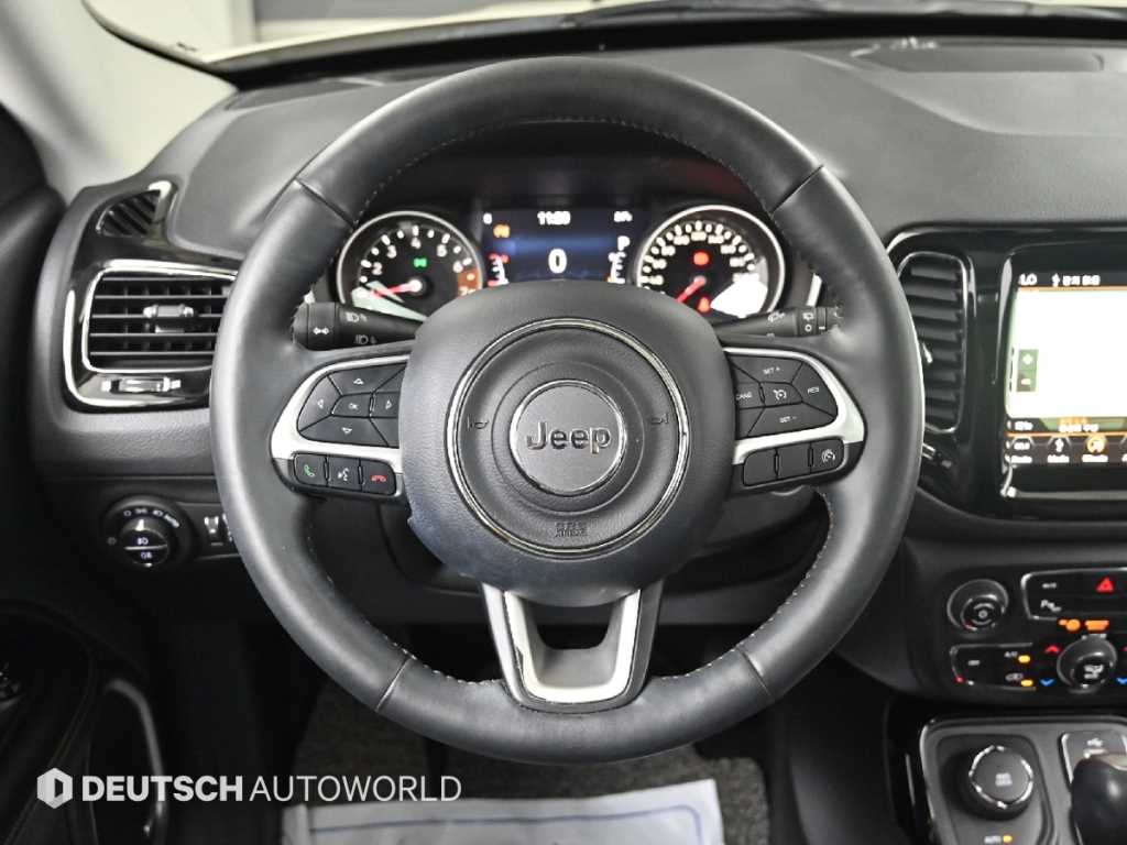 Jeep Compass — photo 13