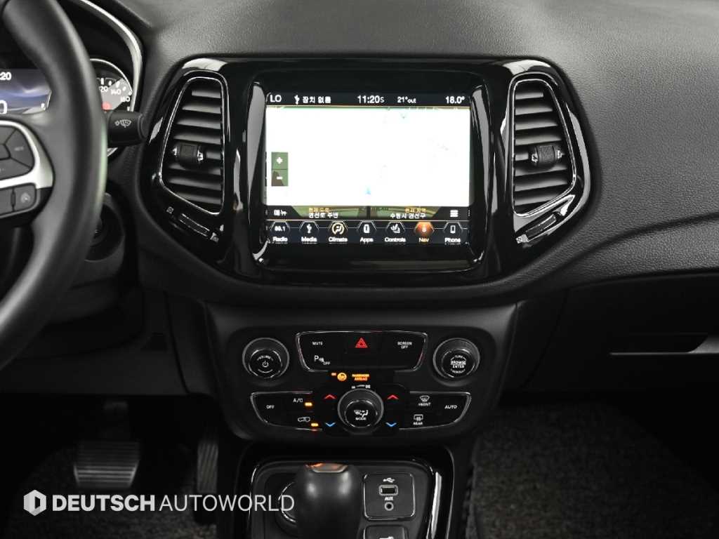 Jeep Compass — photo 14