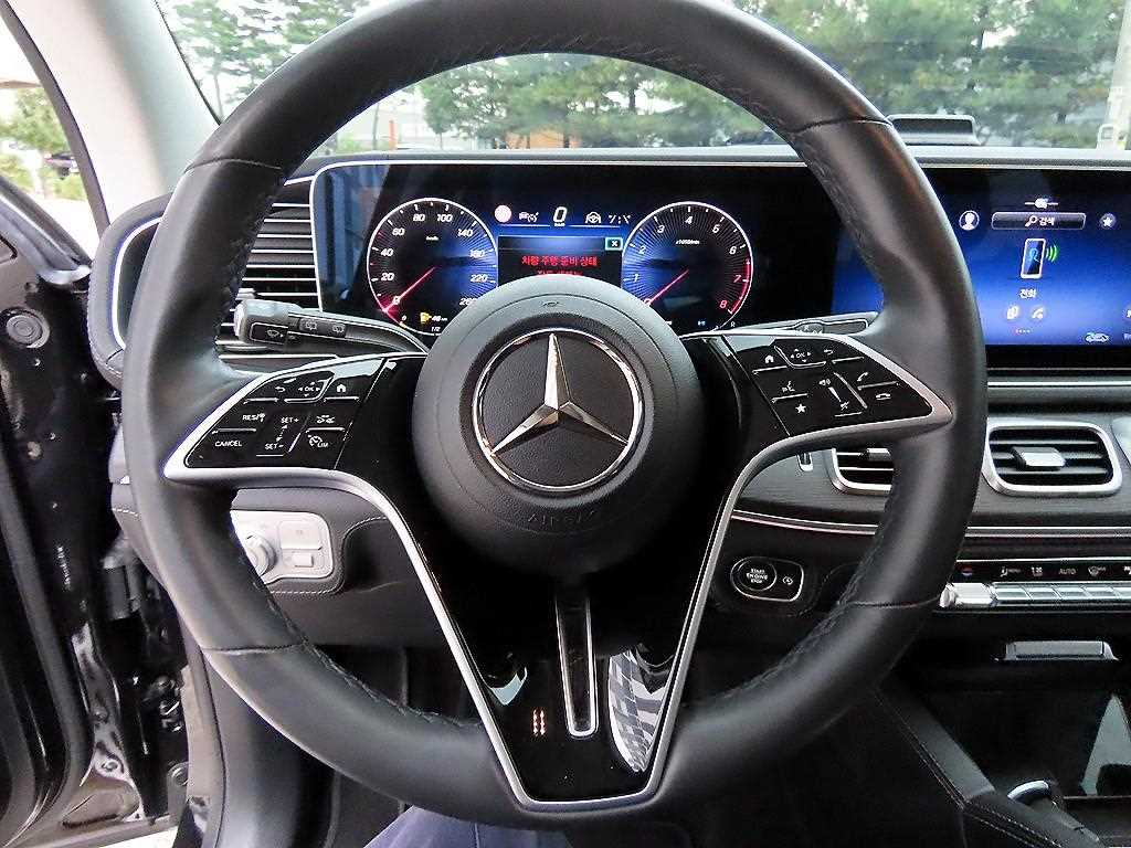 Mercedes-Benz GLE-Class — photo 08