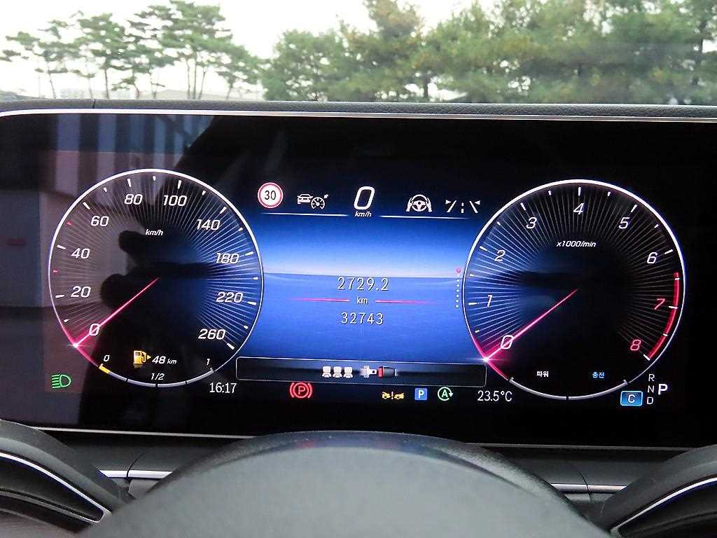 Mercedes-Benz GLE-Class — photo 09