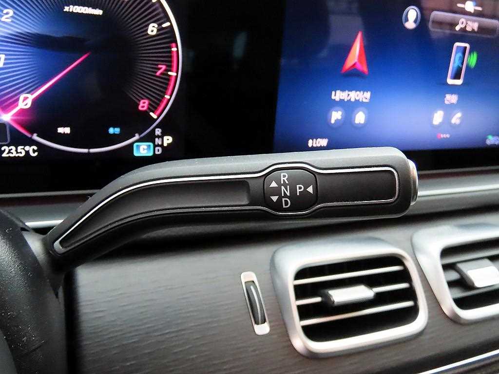 Mercedes-Benz GLE-Class — photo 11