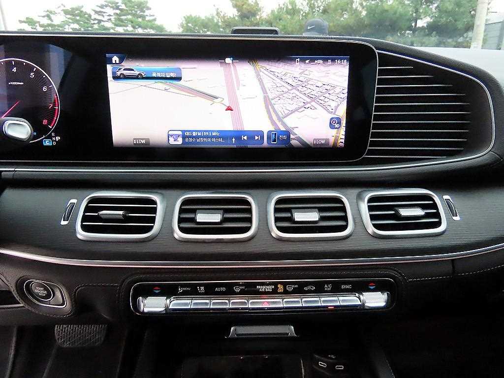 Mercedes-Benz GLE-Class — photo 12