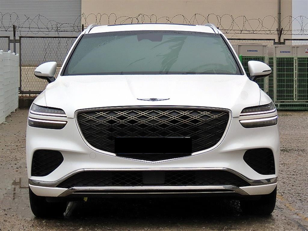 Genesis GV70 — photo 01