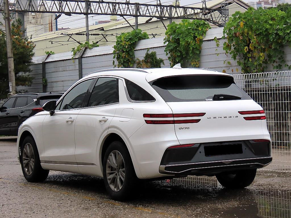 Genesis GV70 — photo 03