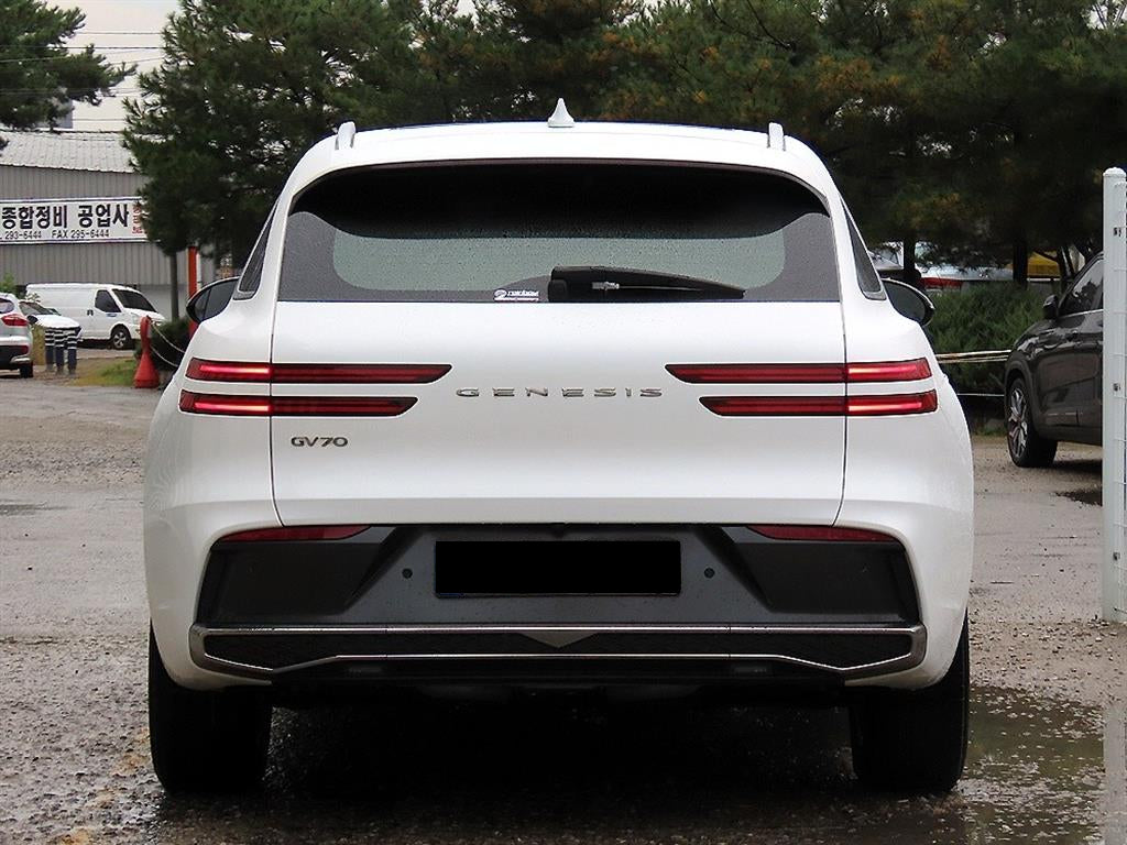 Genesis GV70 — photo 04