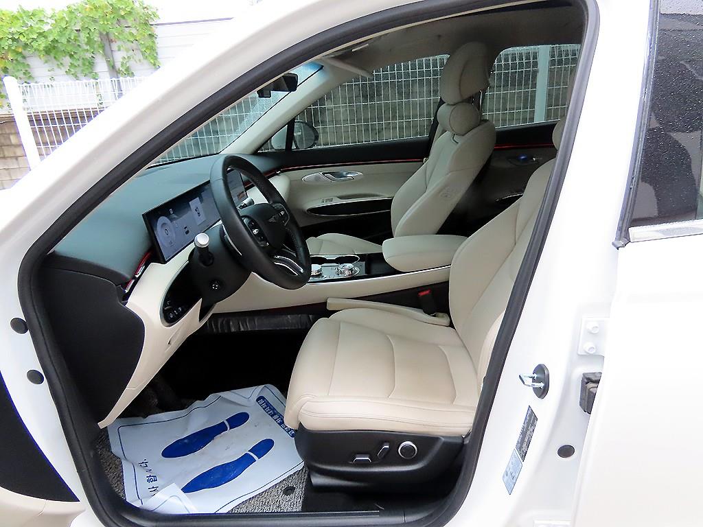 Genesis GV70 — photo 05