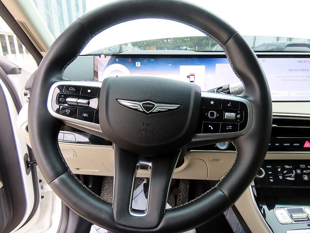 Genesis GV70 — photo 08