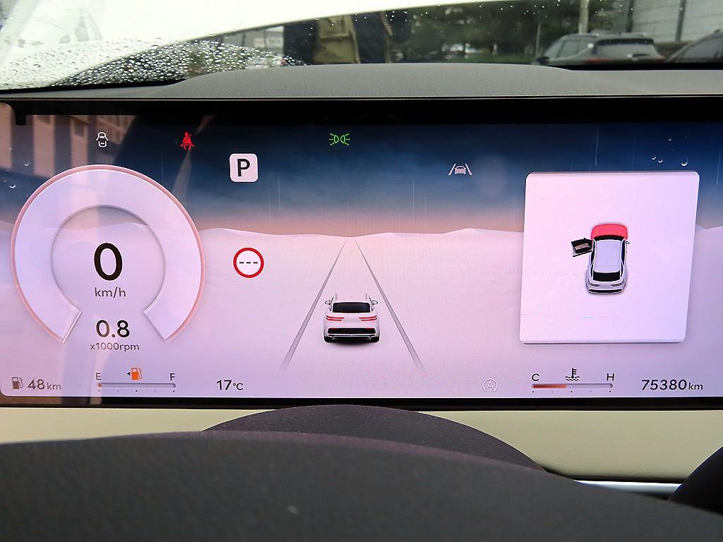 Genesis GV70 — photo 09