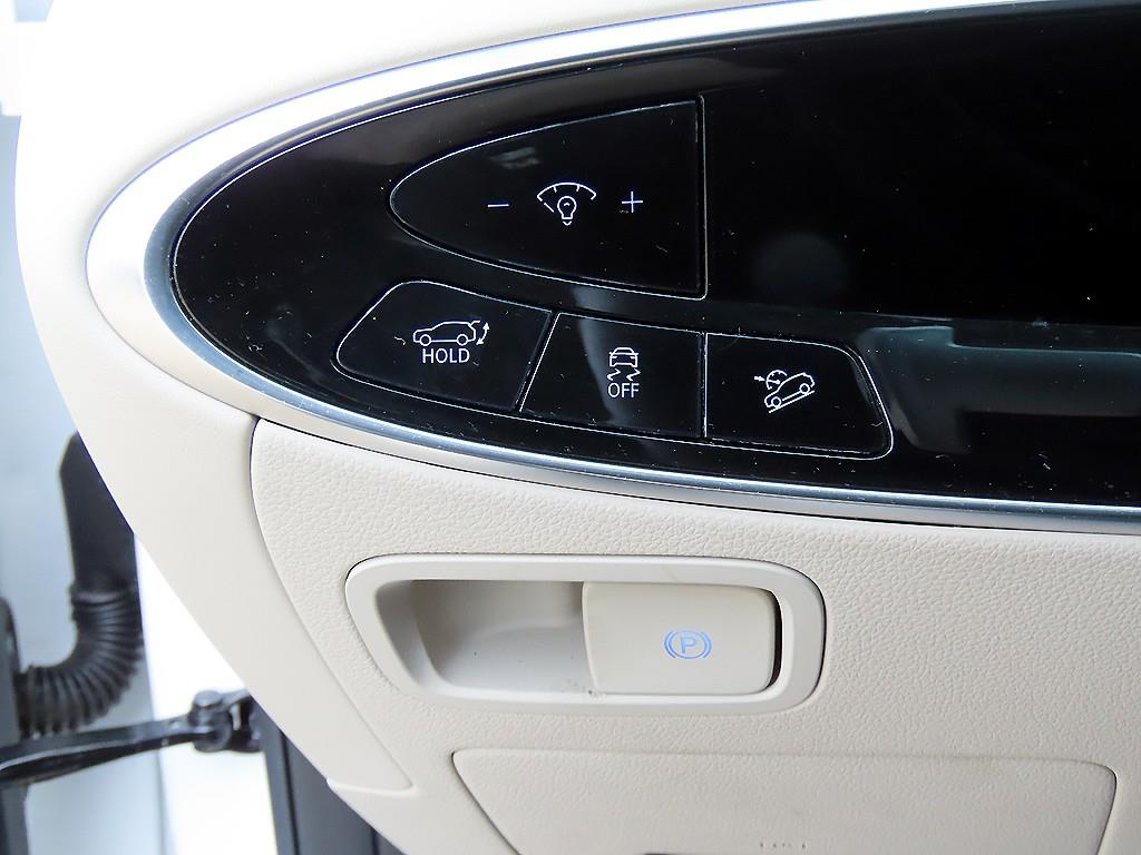 Genesis GV70 — photo 12