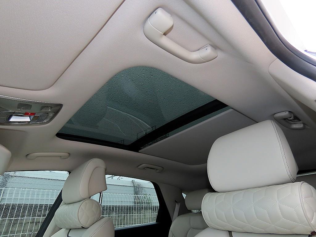 Genesis GV70 — photo 16