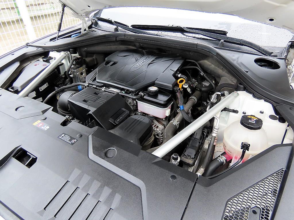 Genesis GV70 — photo 19