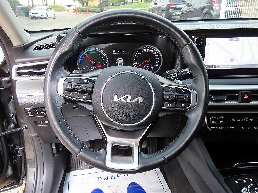 Kia K5 — photo 08