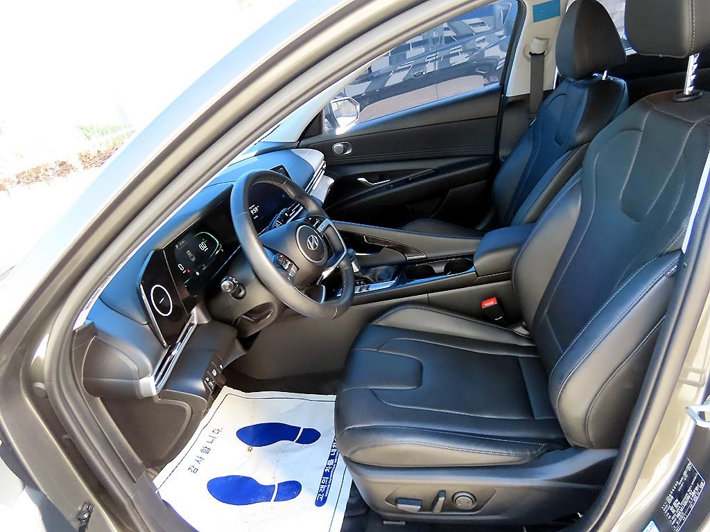 Hyundai Avante — photo 05