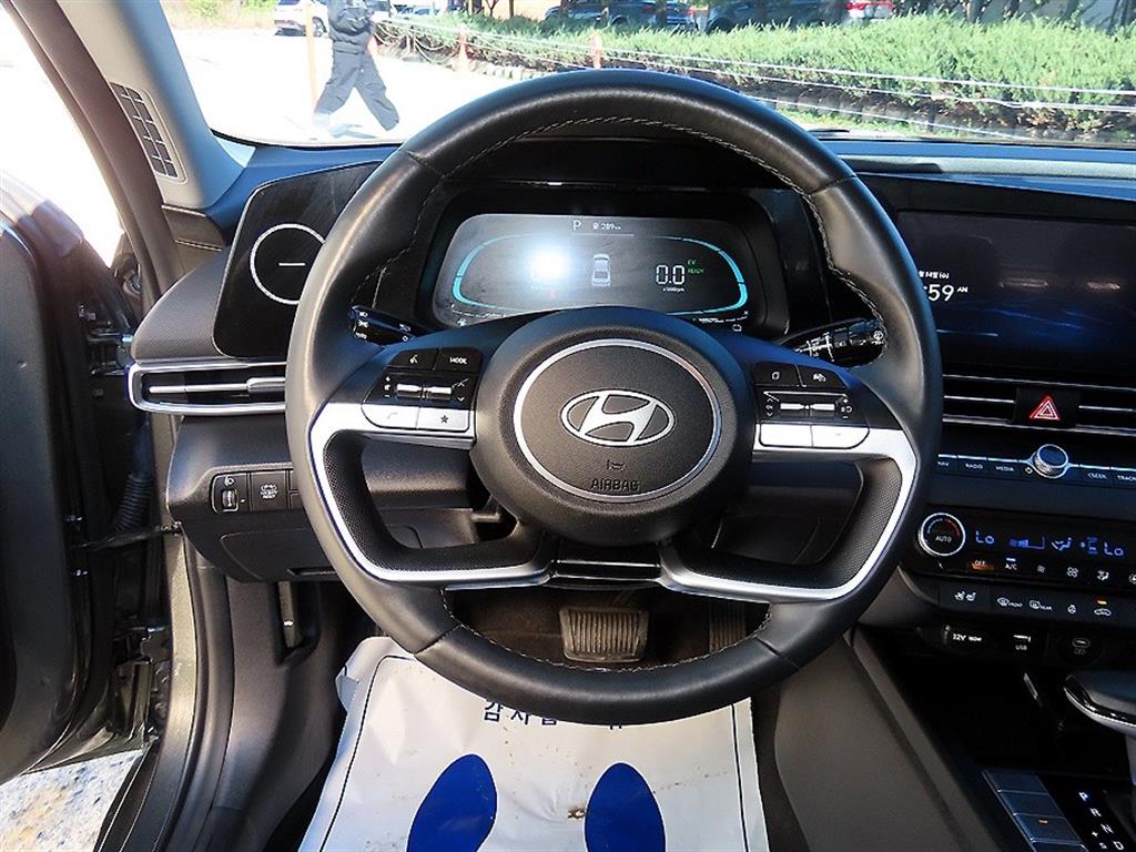 Hyundai Avante — photo 08