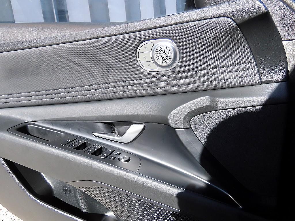 Hyundai Avante — photo 11