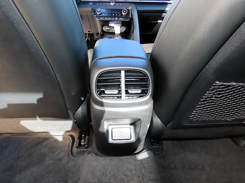 Hyundai Avante — photo 18