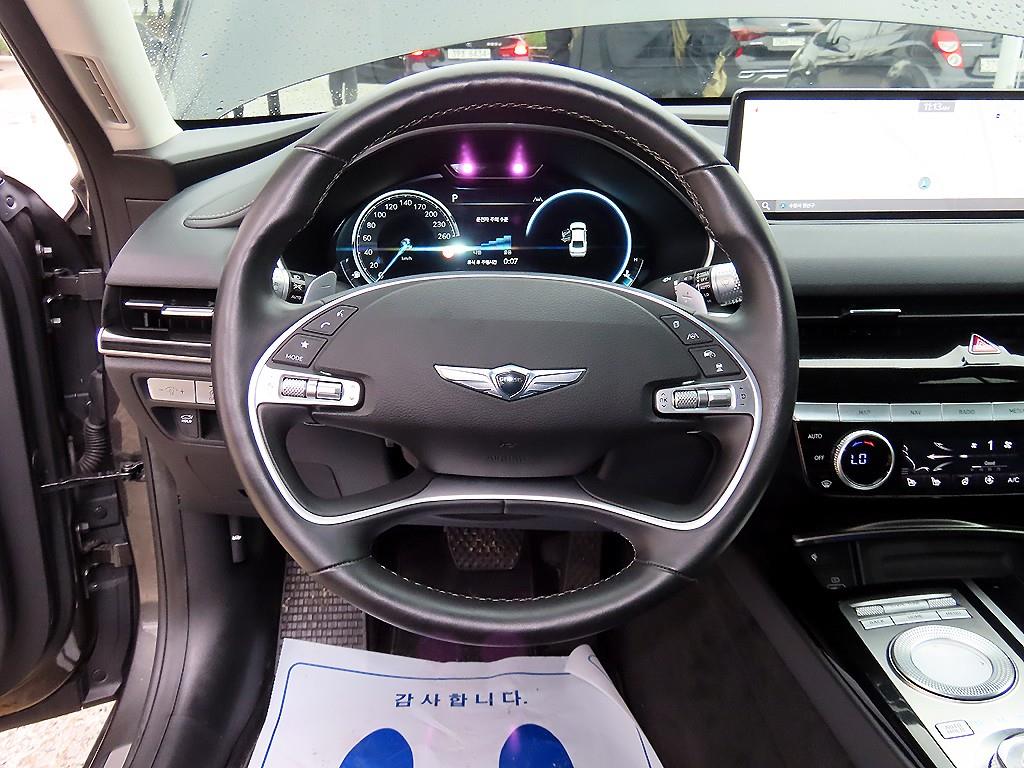 Genesis G80 — photo 08